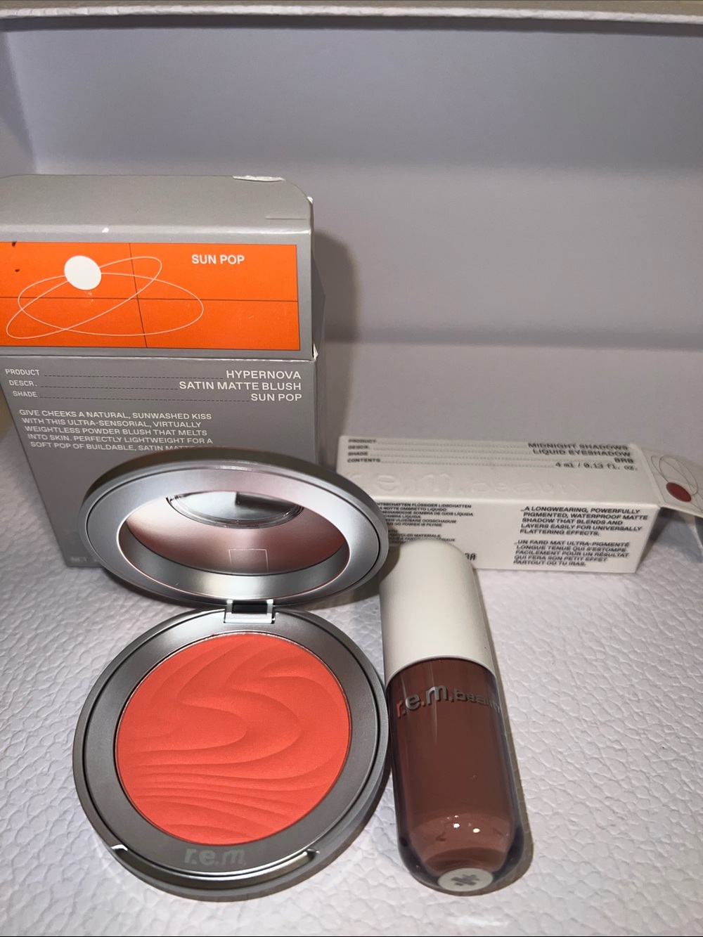 R.E.M. bundle : Liquid eyeshadow in BRB - Matte Blush in Sun Pop